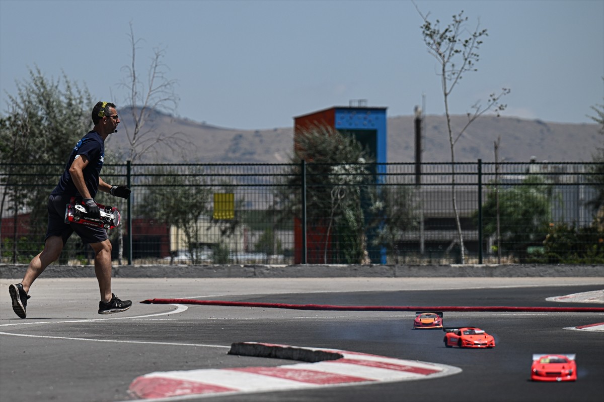 Türkiye Onroad Şampiyonasının (TORC) üçüncü etabı Afyonkarahisar'da gerçekleştirildi. Yaklaşık 40...