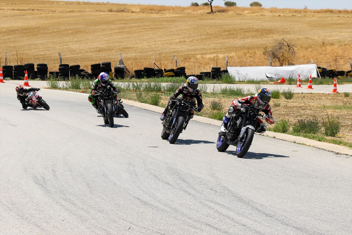 Türkiye Süpermoto Şampiyonası üçüncü ve dördüncü ayak yarışları Uşak'ta yapıldı. Türkiye...