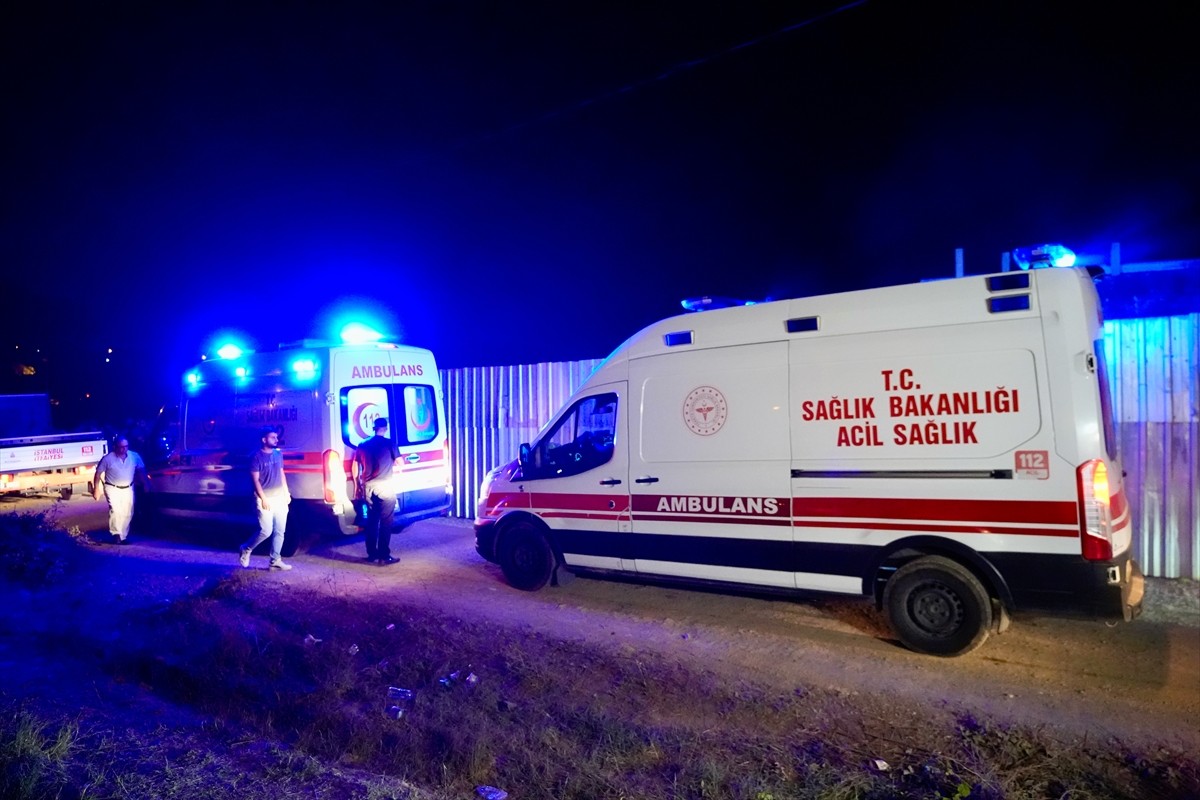 Tuzla'da kazı çalışması sırasında meydana gelen göçükte 2 işçi hayatını kaybetti. İhbar üzerine...