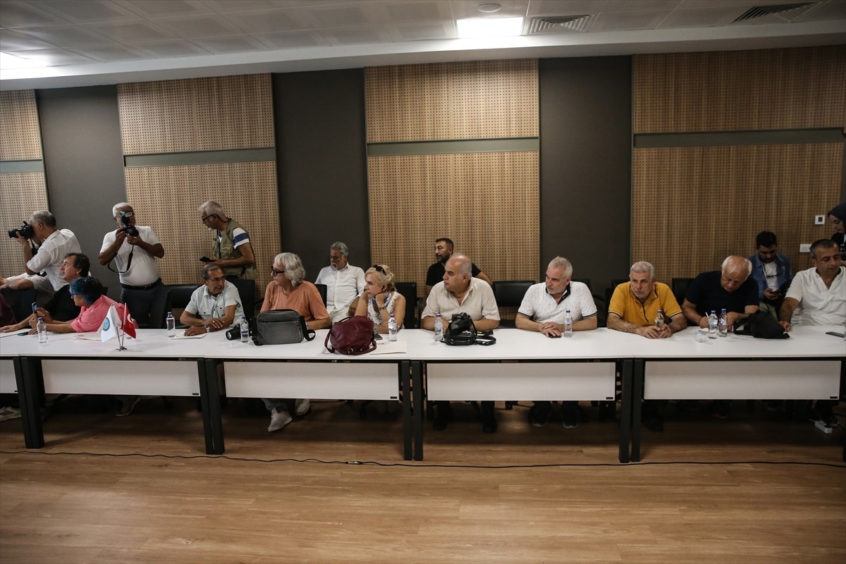 Ulaştırma ve Altyapı Bakanı Abdulkadir Uraloğlu (sol 3), Mersin'de hizmete açılacak Çukurova...