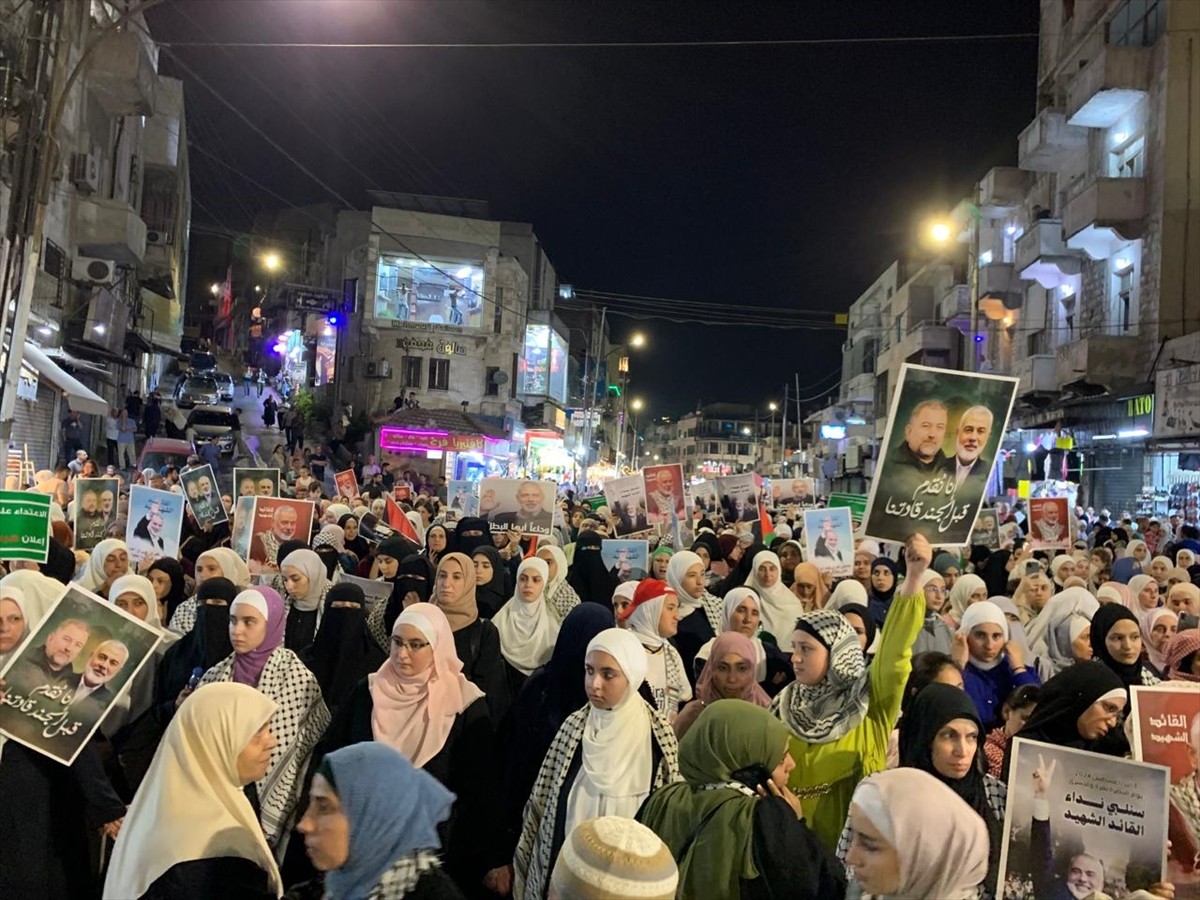 Ürdün'de binlerce kişi, İran'ın başkenti Tahran'da uğradığı suikastta yaşamını yitiren Hamas...