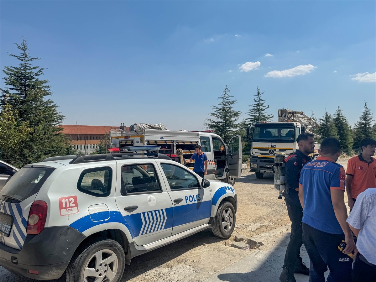 Uşak'ta, beton düzleme makinesinin egzozundan çıkan karbonmonoksit gazından zehirlenen 4 işçi...