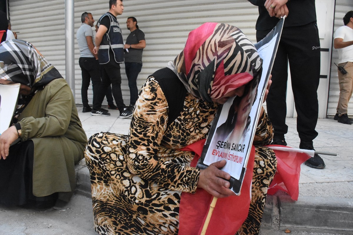 Van'da çocukları dağa kaçırılan aileler, Halkların Eşitlik ve Demokrasi Partisi (DEM Parti) İl...