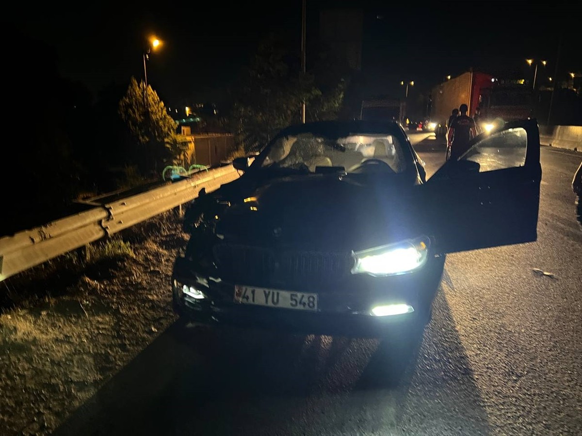 Yalova'da yolun karşısına geçmeye çalışırken, ehliyetsiz sürücünün çarptığı baba ve oğlu hayatını...