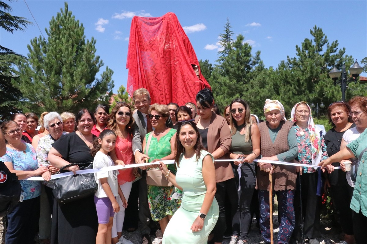 Yozgat'ın Sorgun ilçesine bağlı Bahadın beldesinde Türkiye'den Hollanda'ya çalışmaya giden...