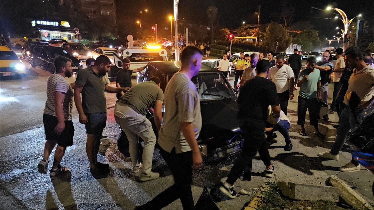 Zonguldak'ta otomobille çarpışan motosikletin sürücüsü ağır yaralandı.