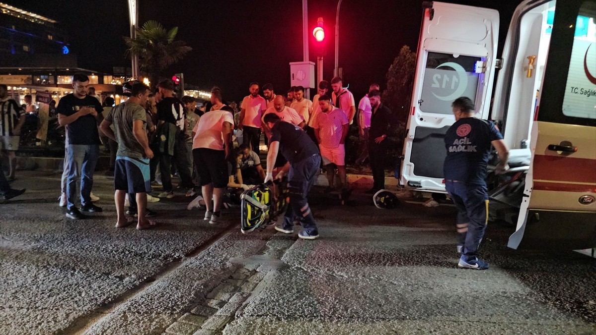 Zonguldak'ta otomobille çarpışan motosikletin sürücüsü ağır yaralandı.