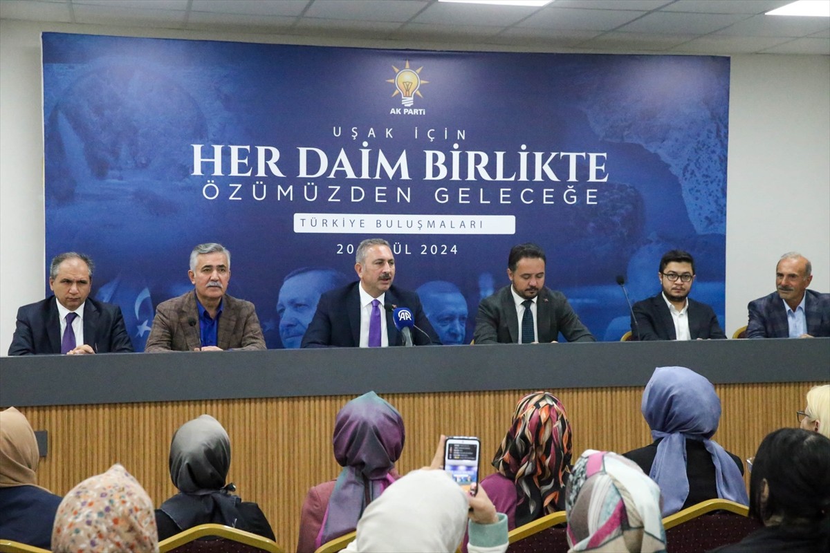 AK Parti Grup Başkanvekili Abdülhamit Gül (sol3), "Türkiye Buluşmaları" programı kapsamında...