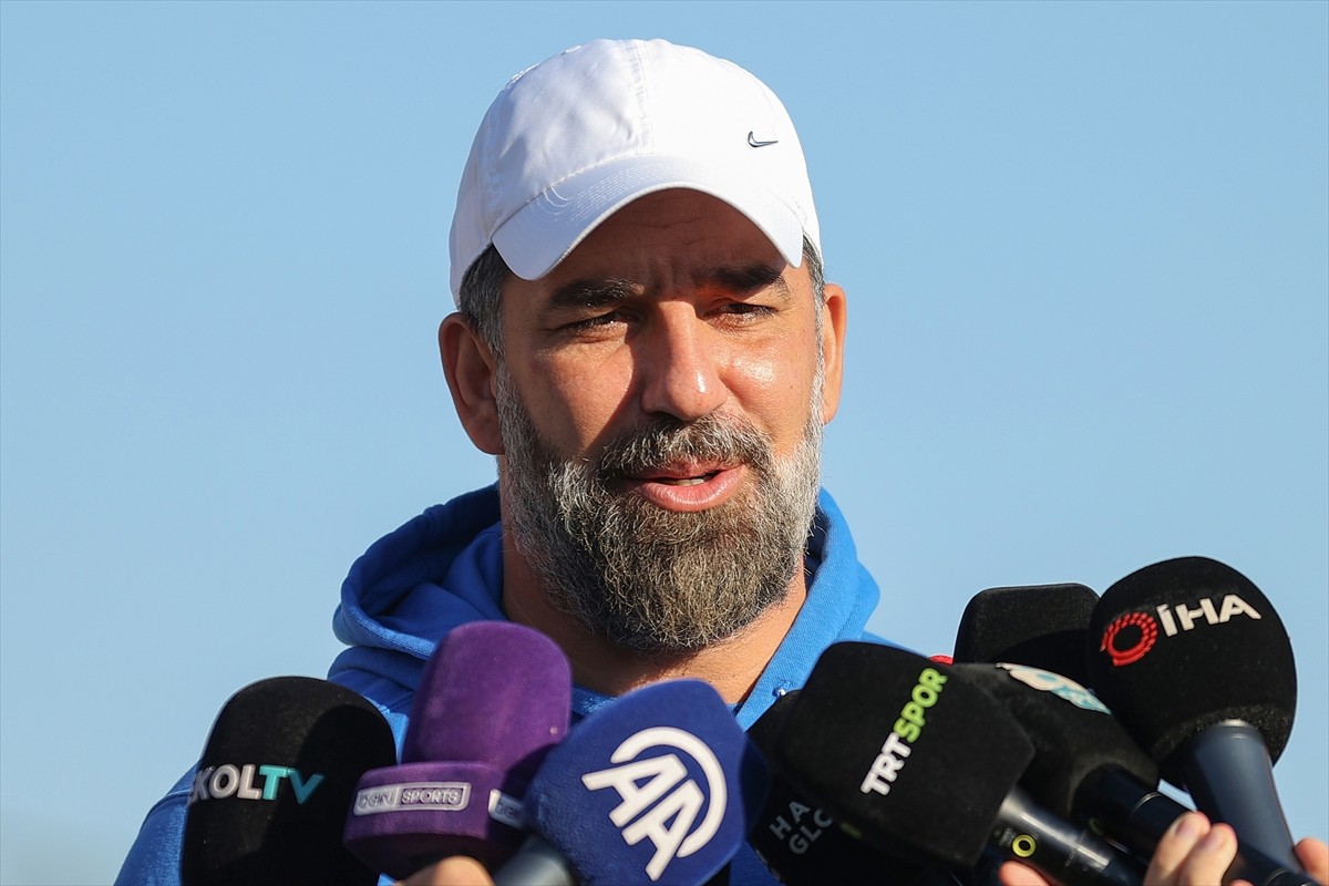 İkas Eyüpspor Teknik Direktörü Arda Turan, kulübün Kemerburgaz'daki tesislerinde gerçekleşen ...