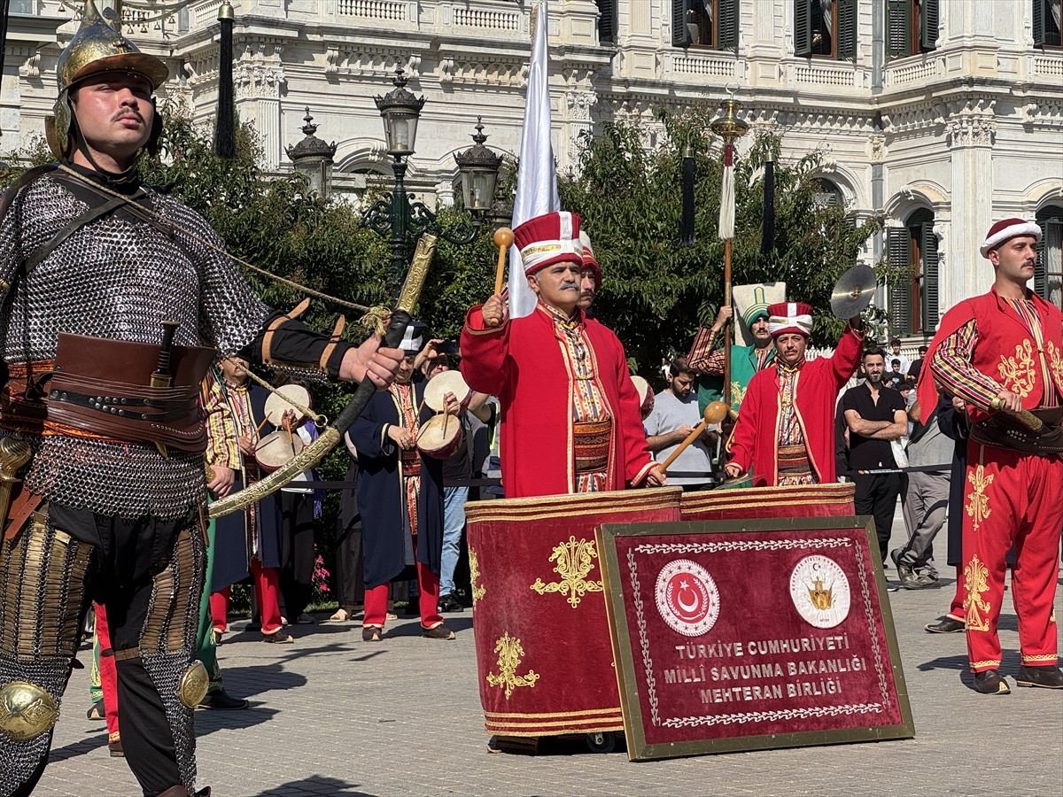 Milli Saraylar Başkanlığınca gelenek haline getirilen yaz dönemi mehteran gösterileri, Mehteran...