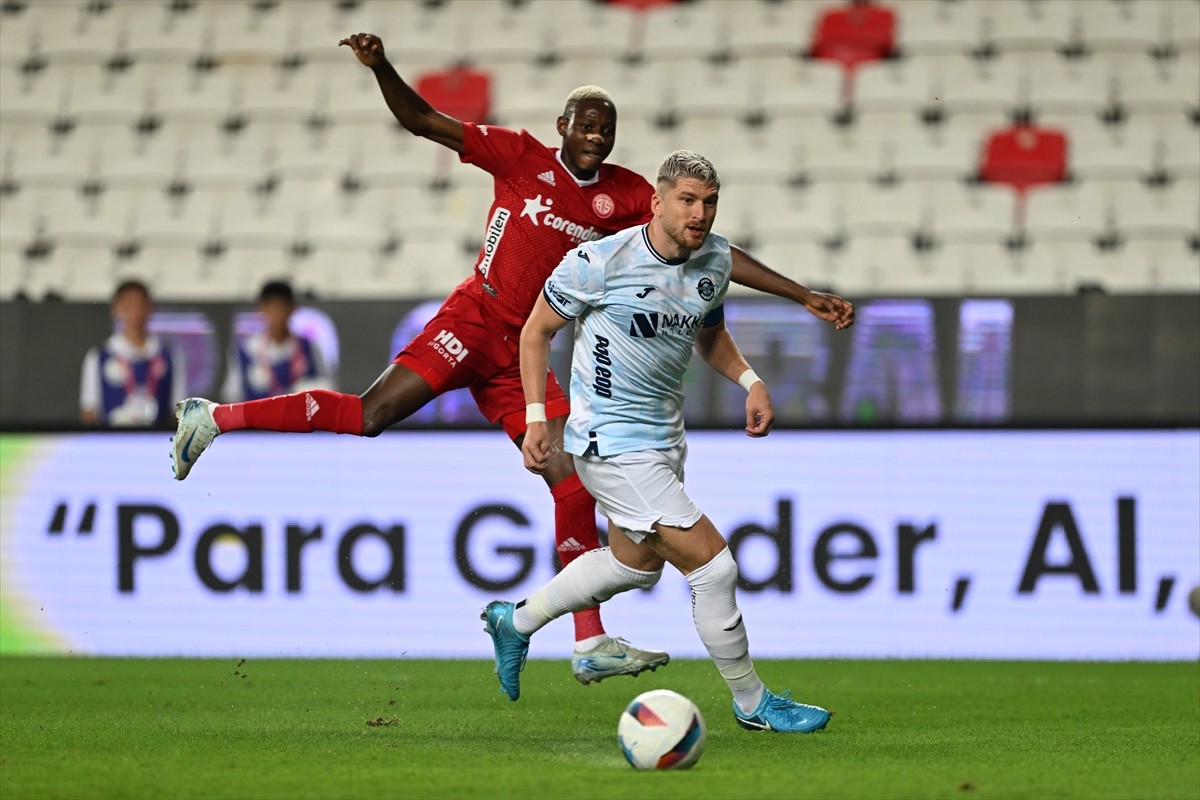 Trendyol Süper Lig'in 5. haftasında Antalyaspor ile Adana Demirspor takımları karşılaştı.