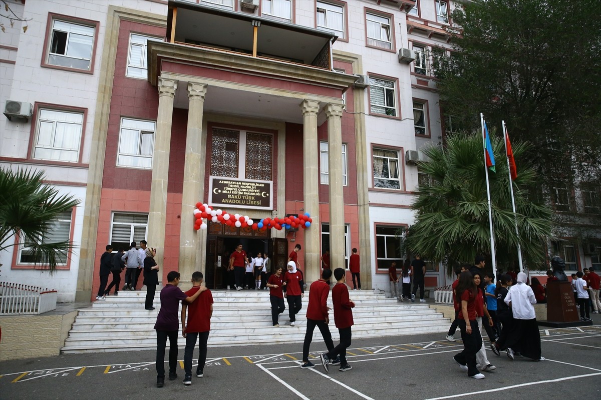 Türkiye Cumhuriyeti Milli Eğitim Bakanlığı'na bağlı Bakü Türk Anadolu Lisesi Müdürü Abdullah...