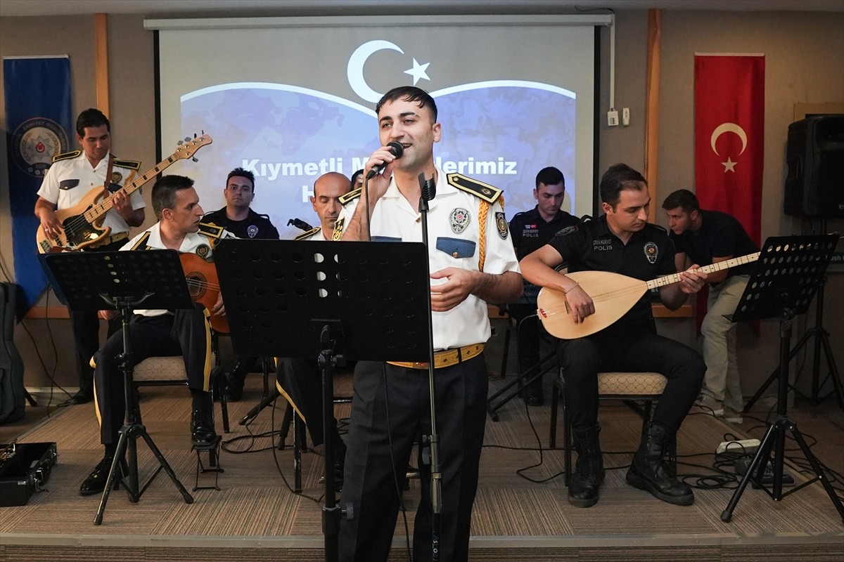 Tuzla'da, "19 Eylül Gaziler Günü" dolayısıyla program düzenlendi. Programa İstanbul Emniyet Müdürü...