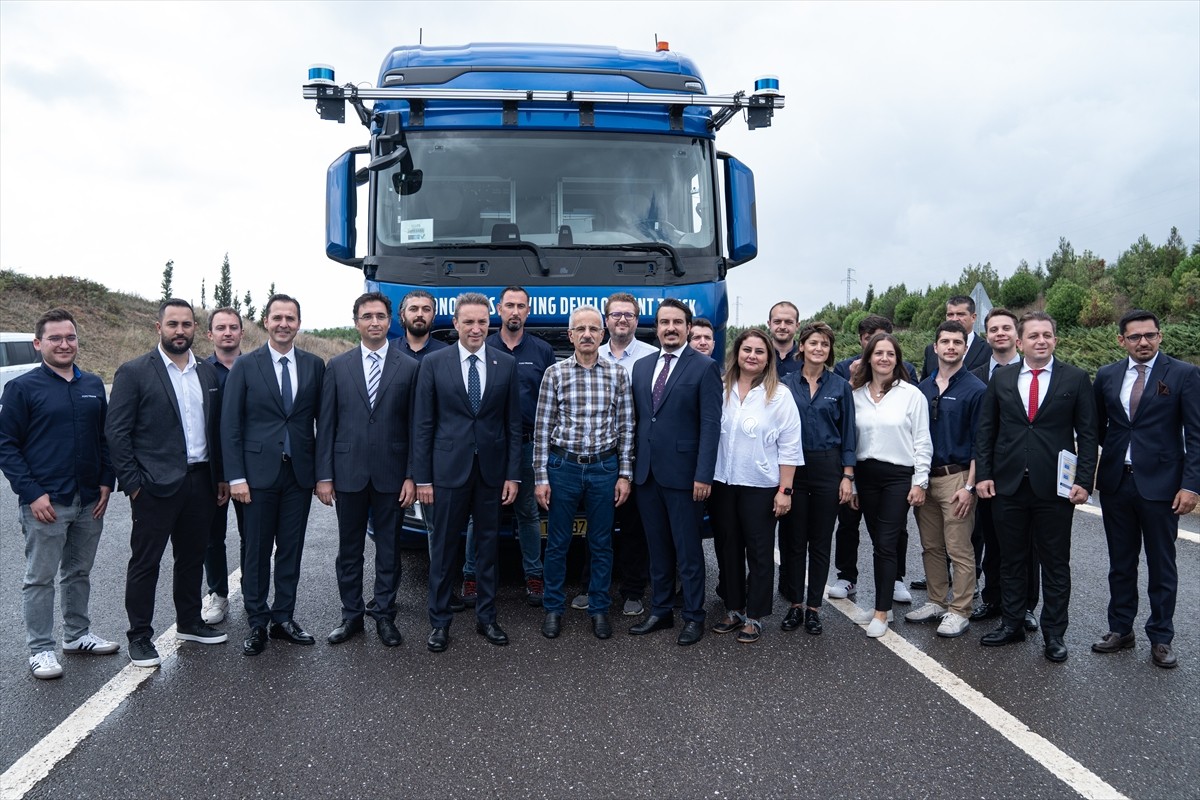 Ulaştırma ve Altyapı Bakanı Abdulkadir Uraloğlu, Ford Trucks'ın Seviye-4 Otoyol Pilotu...