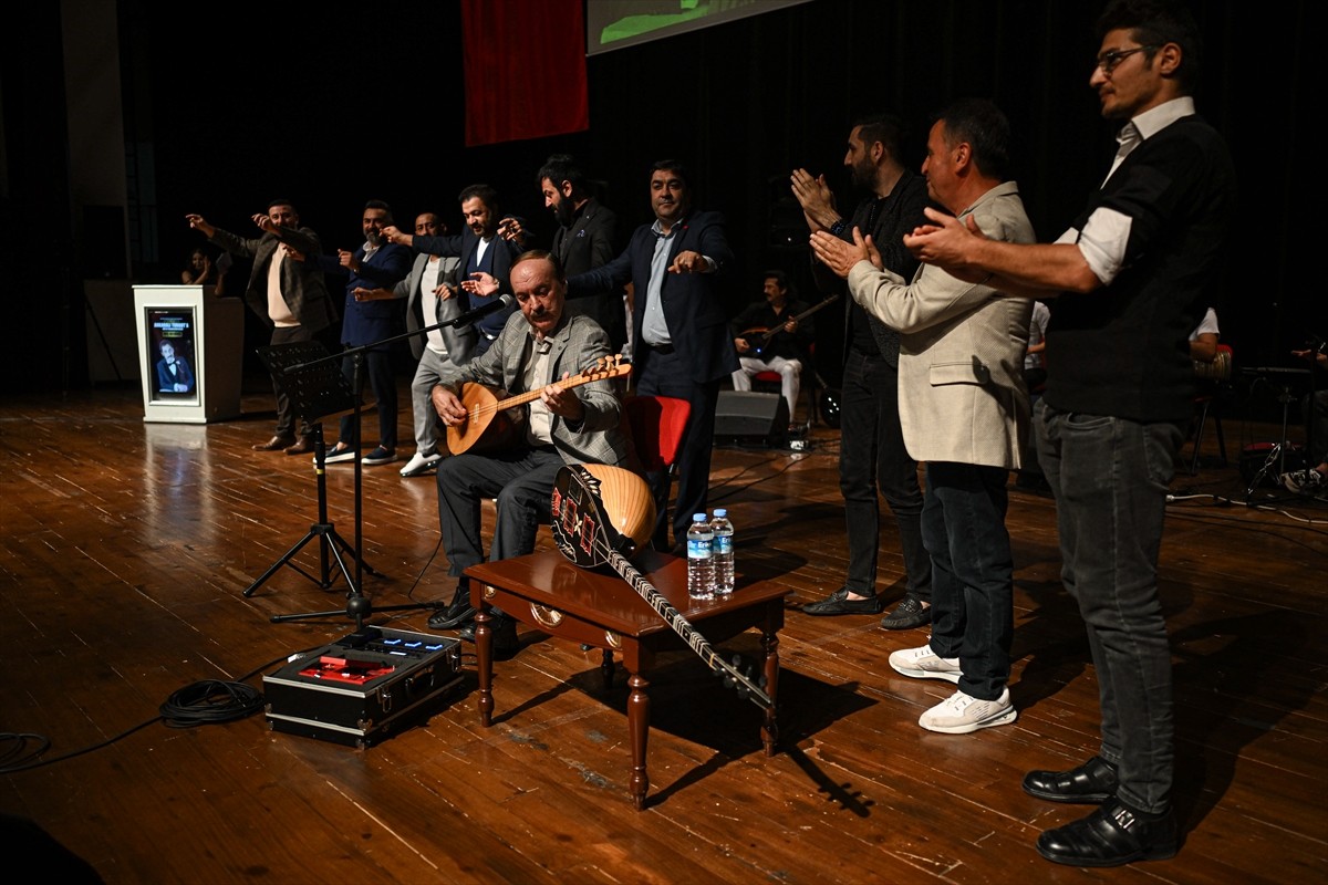 Yaşadığı sağlık sorunları nedeniyle bir süredir tedavi gören ve "Ankaralı Turgut" olarak bilinen...