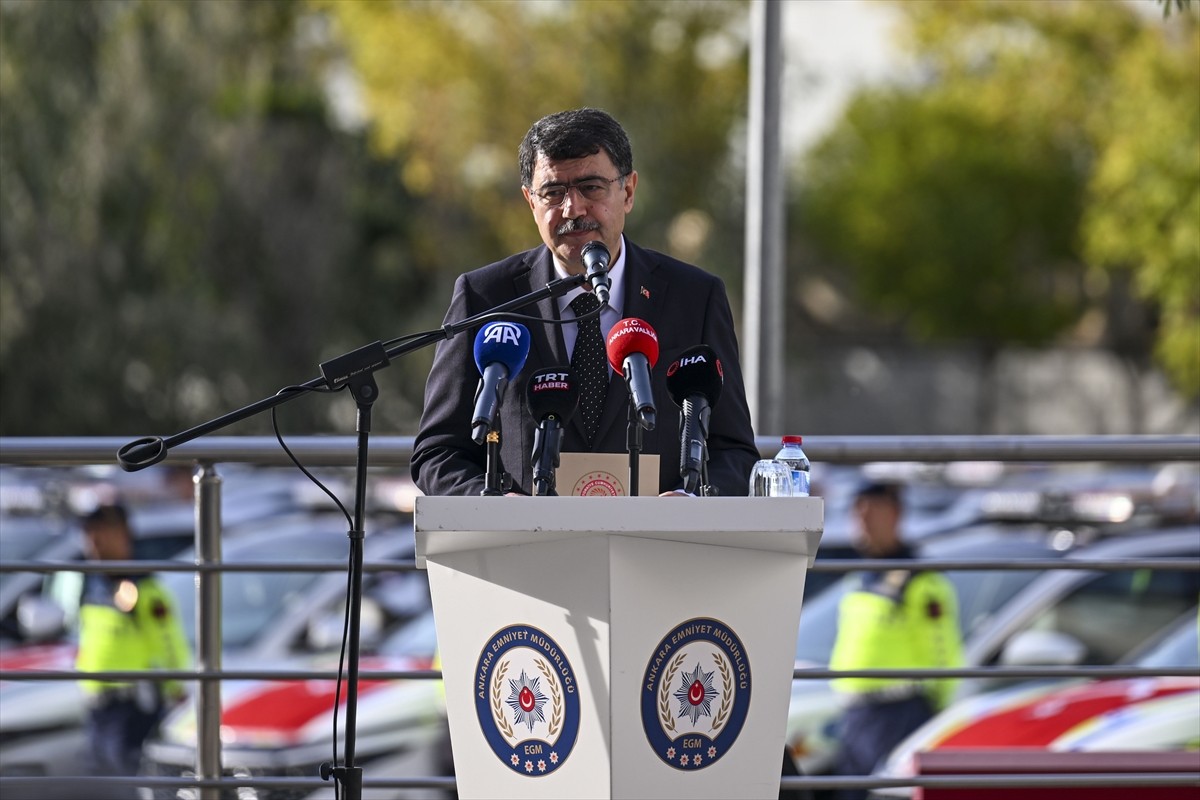 Ankara'da İl Emniyet Müdürlüğü ve İl Jandarma Komutanlığının filosuna katılan 380 araç için İl...