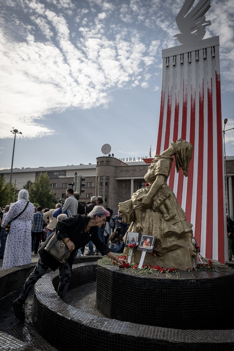 Ankara Garı önünde, 10 Ekim 2015'te terör örgütü DEAŞ mensubu iki canlı bombanın gerçekleştirdiği...