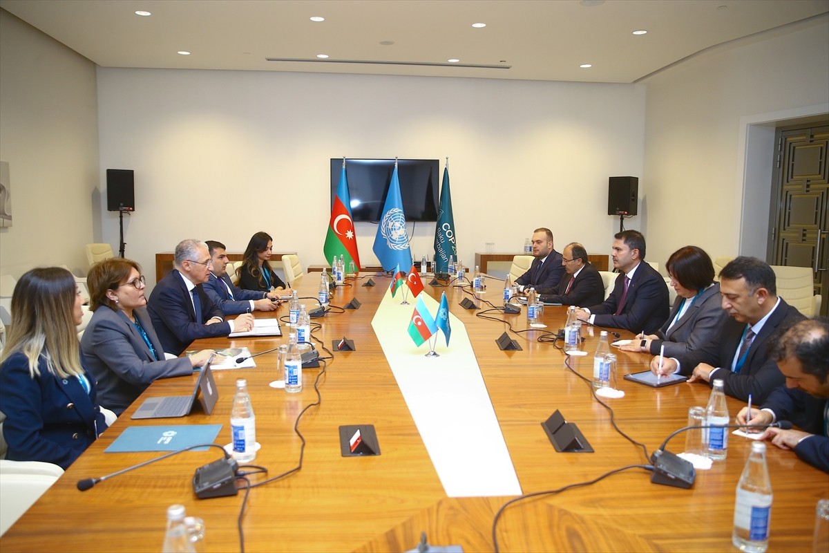 Çevre, Şehircilik ve İklim Değişikliği Bakanı Murat Kurum (sağda), Bakü'de Azerbaycan Ekoloji ve...