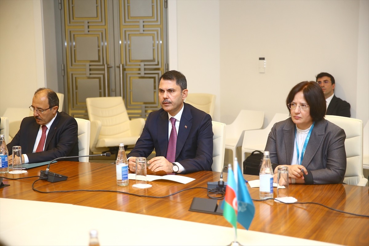 Çevre, Şehircilik ve İklim Değişikliği Bakanı Murat Kurum (sağda), Bakü'de Azerbaycan Ekoloji ve...