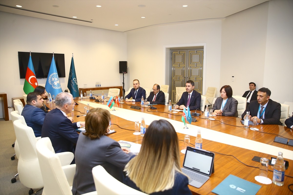 Çevre, Şehircilik ve İklim Değişikliği Bakanı Murat Kurum (sağda), Bakü'de Azerbaycan Ekoloji ve...