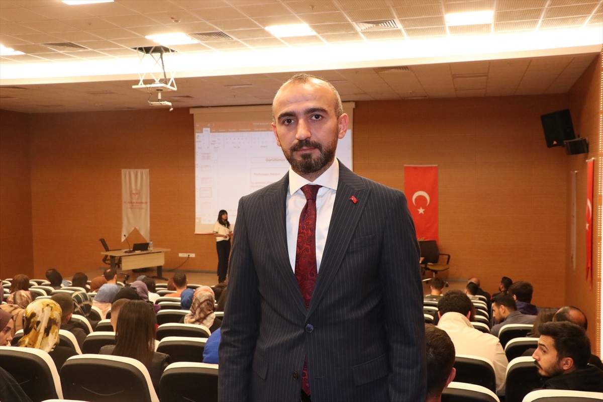 Erzurum'da, 112 Acil Sağlık ekiplerine öfke kontrolü ve stres yönetimi ile iş sağlığı ve güvenliği...