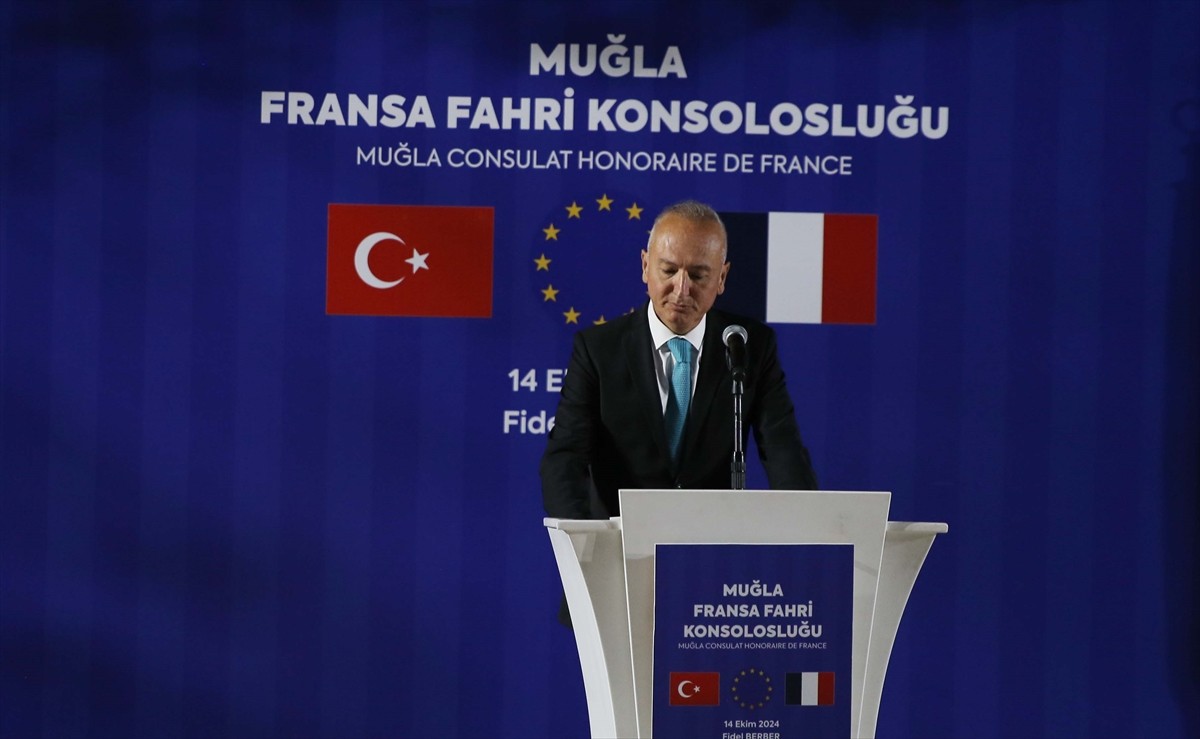 Fransa'nın Muğla Fahri Konsolosluğu, düzenlenen törenle Fidel Berber'e (sağda) verildi. Muğla...