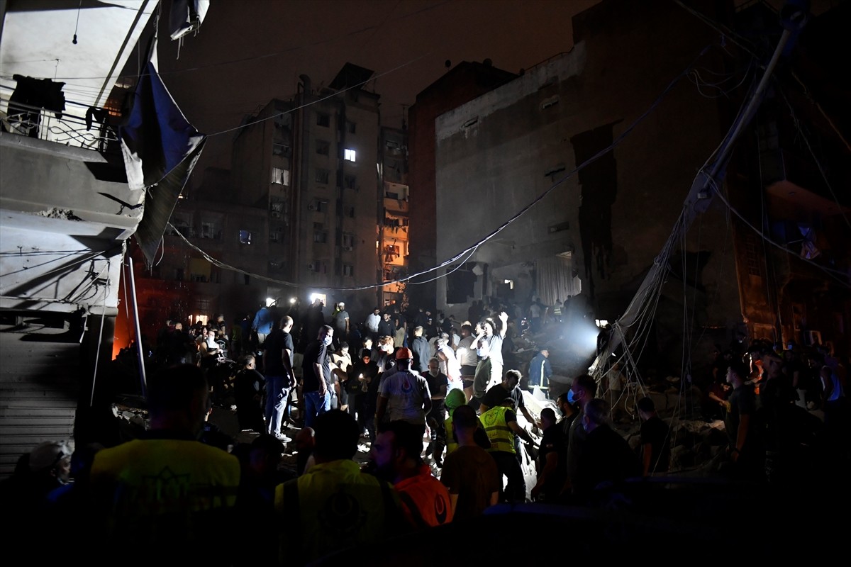 İsrail ordusu, Lübnan'ın başkenti Beyrut'un Nowayri bölgesine hava saldırısı düzenledi. Saldırıda...