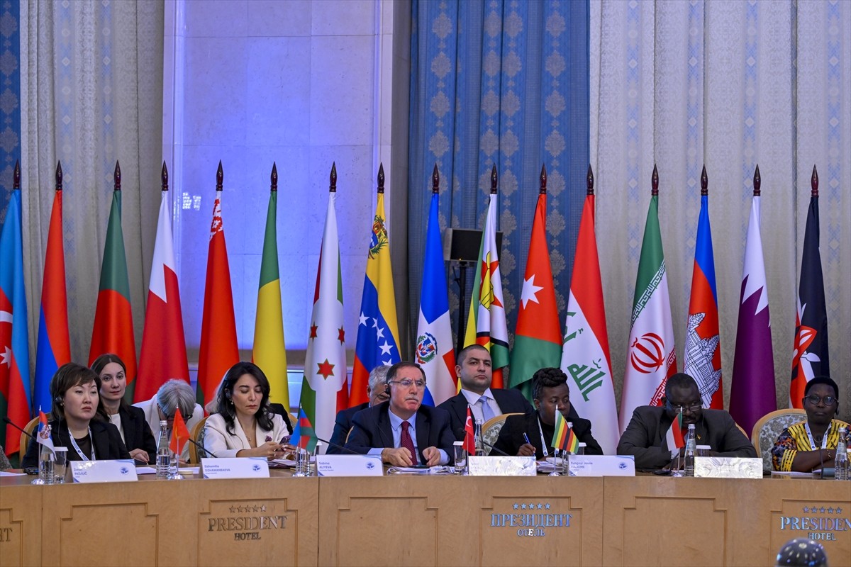 Kamu Başdenetçisi Şeref Malkoç (sol 3), Rusya'nın başkenti Moskova'da düzenlenen sağlık...