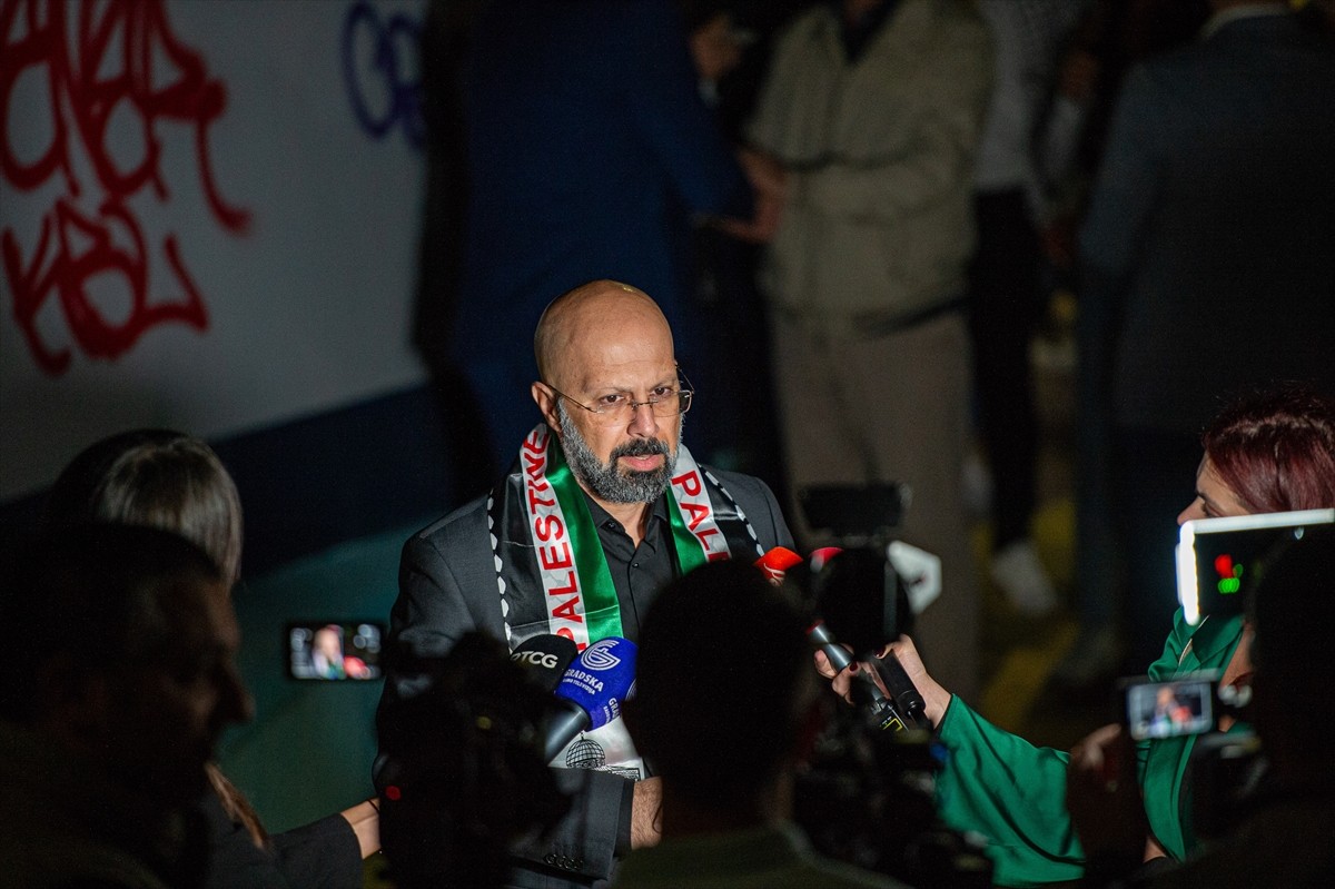 Karadağ'ın başkenti Podgoritsa'da, İsrail'in Gazze'de bir yıldır sürdürdüğü soykırım protesto...