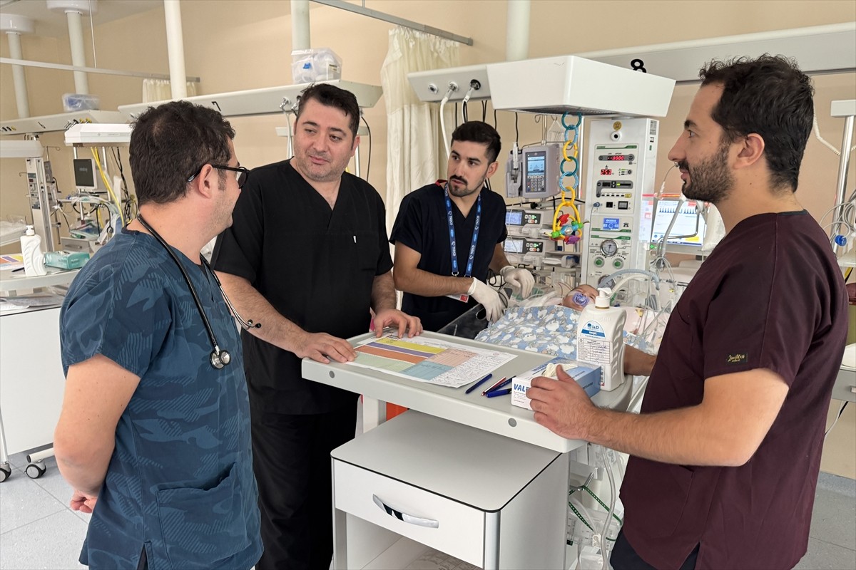 Kayseri'den ağır kalp yetmezliği nedeniyle ambulans helikopterle Konya'ya getirilen Bahar Aden...