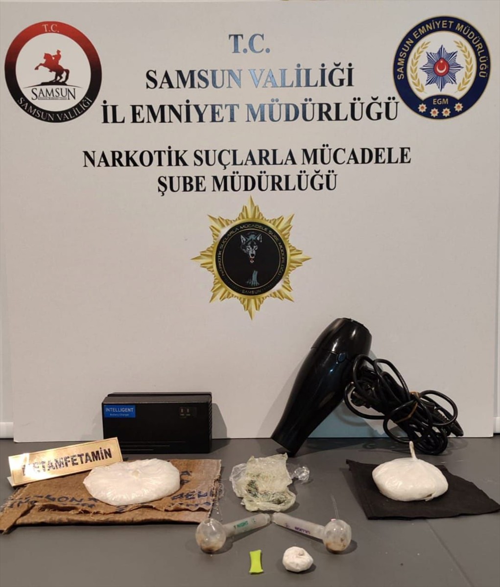 Samsun'da düzenlenen uyuşturucu operasyonunda gözaltına alınan 1'i avukat 2 şüpheli tutuklandı....
