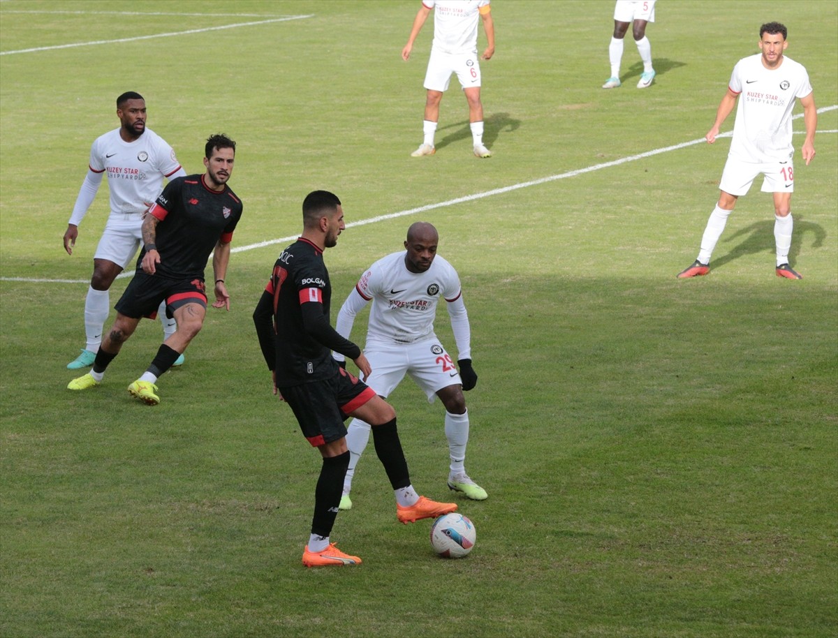 Trendyol 1. Lig'in 9. haftasında Boluspor ile Ahlatcı Çorum FK, Bolu Atatürk Stadyumunda...