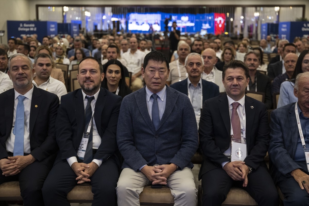 Türkiye Cimnastik Federasyonunun olağan seçimli genel kurulunda Suat Çelen, yeniden başkanlığa...