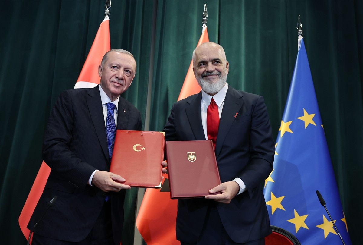 Türkiye ile Arnavutluk arasında işbirliği, iletişim, eğitim ve tarım alanında 4 anlaşmaya imza...