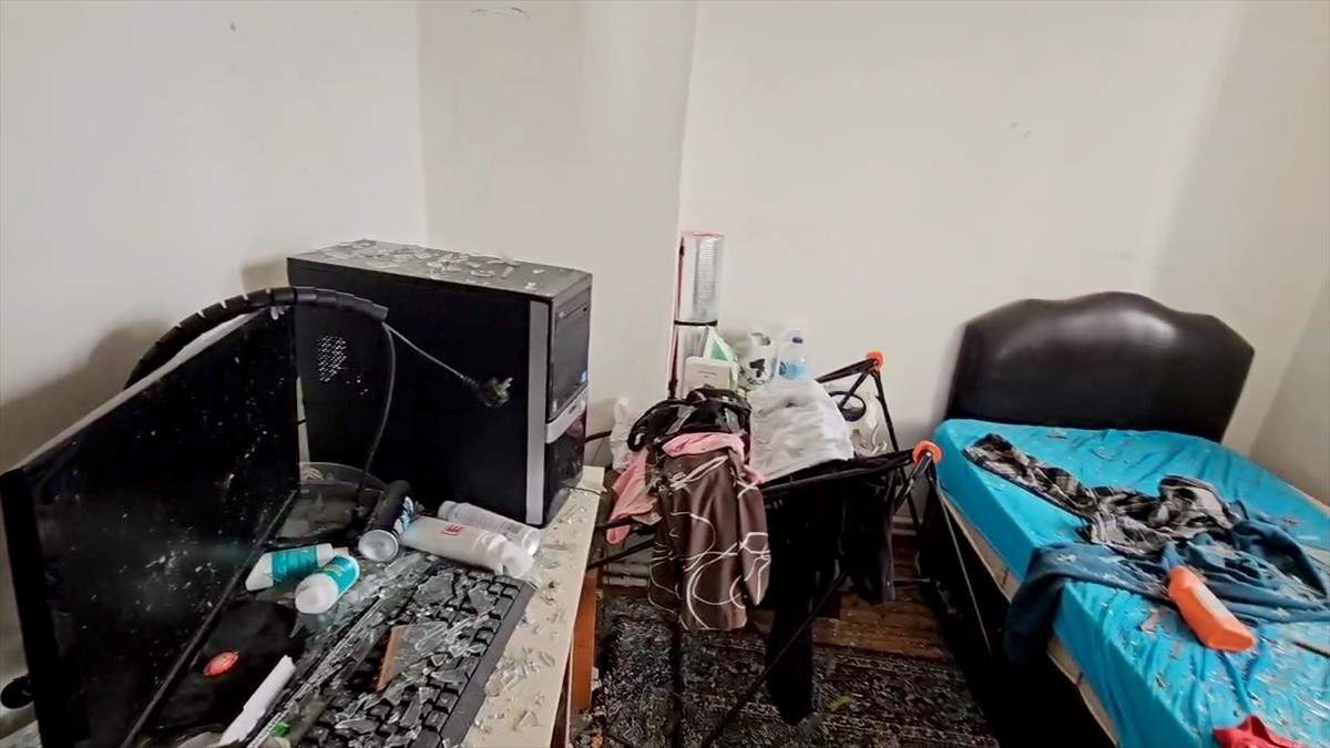 Çorum'da 3 Kasım'da Hilal Apartmanı'nda meydana gelen patlamada hasar gören Akıncı Apartmanı'ndaki...