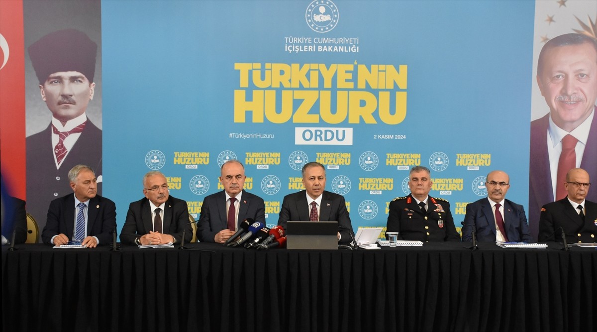 İçişleri Bakanı Ali Yerlikaya, Ordu'da düzenlenen güvenlik toplantısının ardından açıklamalarda...