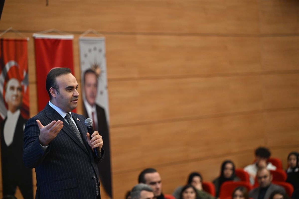 Sanayi ve Teknoloji Bakanı Mehmet Fatih Kacır, Amasya Üniversitesi Kongre ve Kültür Merkezi’nde...
