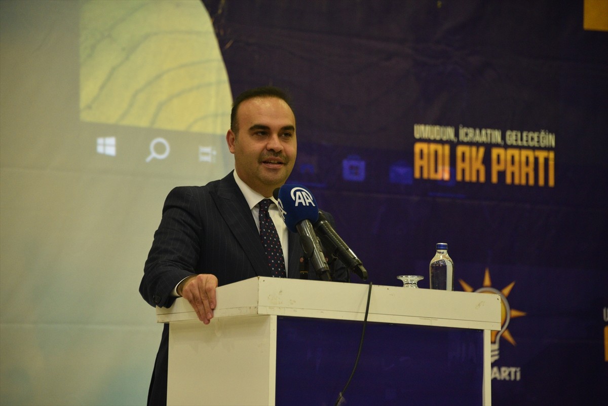 Sanayi ve Teknoloji Bakanı Mehmet Fatih Kacır (sol3), Siverek Belediyesi Kültür Merkezi'nde...