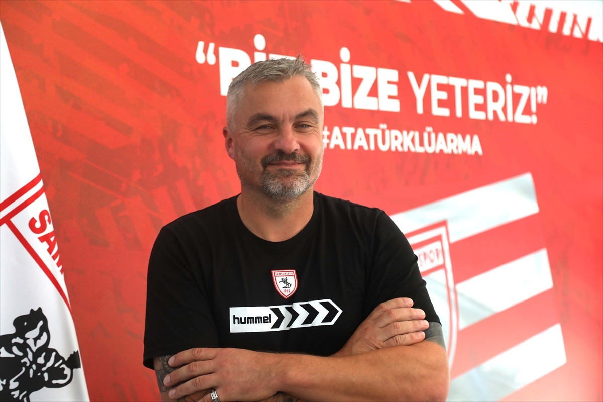 Trendyol Süper Lig ekiplerinden Samsunspor'un teknik direktörü Thomas Reis (solda),Nuri Asan...