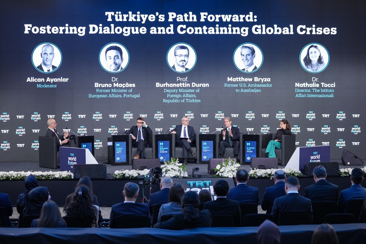 TRT'nin "Kırılma Noktasında Bir Dünya: Krizleri ve Dönüşümü Yönetmek" temasıyla İstanbul'da...