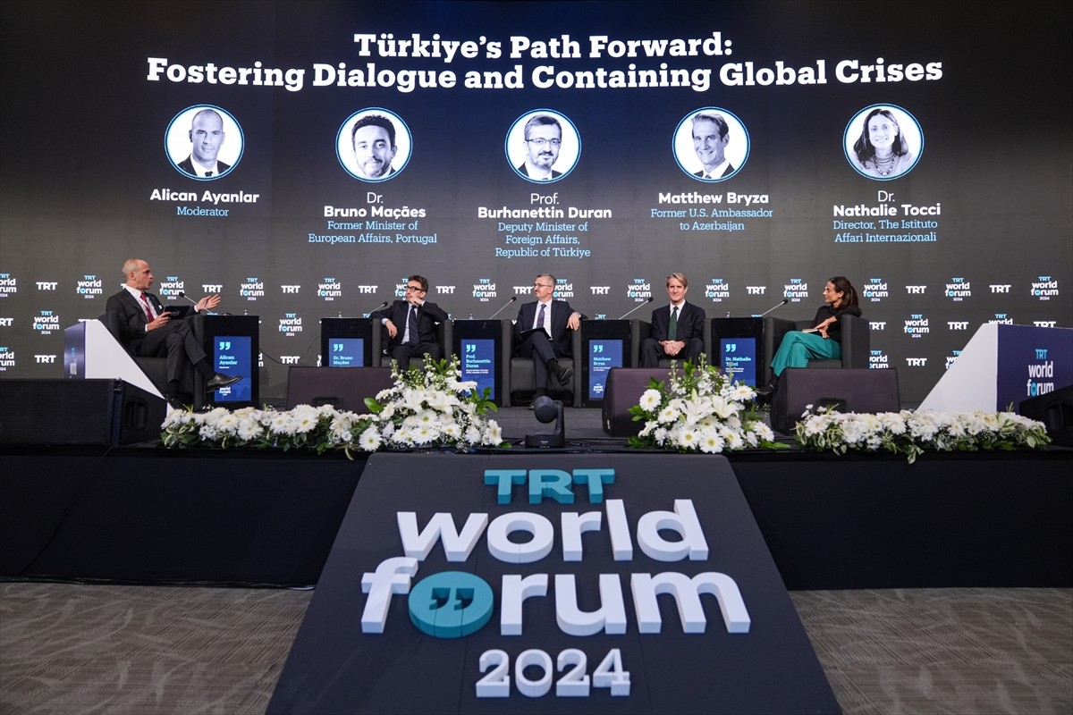 TRT'nin "Kırılma Noktasında Bir Dünya: Krizleri ve Dönüşümü Yönetmek" temasıyla İstanbul'da...