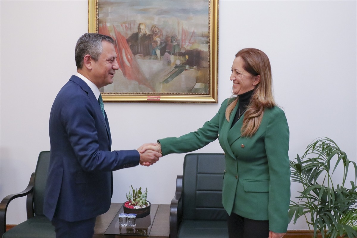 TÜRK-İŞ Genel Başkanı Ergün Atalay, HAK-İŞ Genel Başkanı Mahmut Arslan ve DİSK Genel Başkanı Arzu...