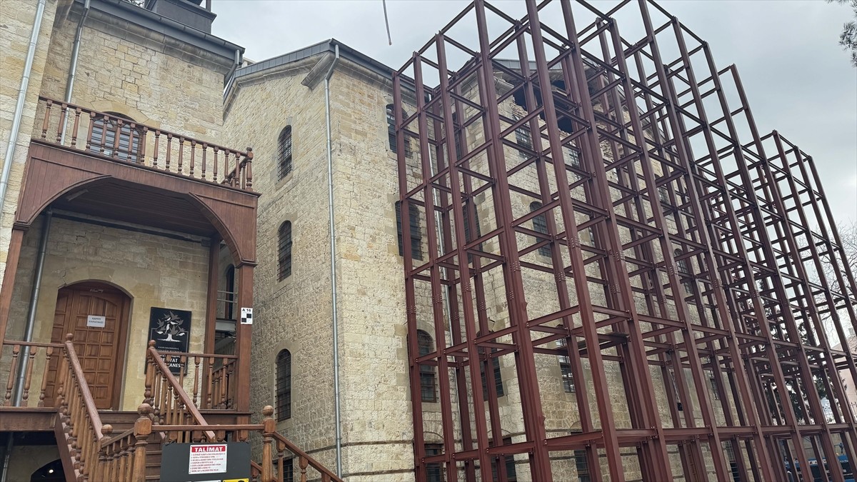 6 Şubat 2023'teki depremlerin merkez üssü Kahramanmaraş'ta hasar gören Yedi Güzel Adam Edebiyat...