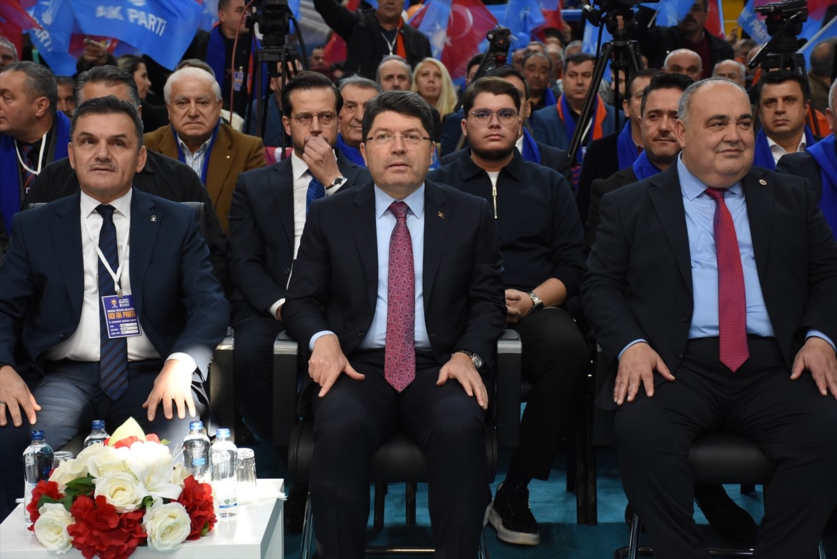 Adalet Bakanı Yılmaz Tunç, AK Parti Bartın 8. Olağan İl Kongresi'ne katıldı.   