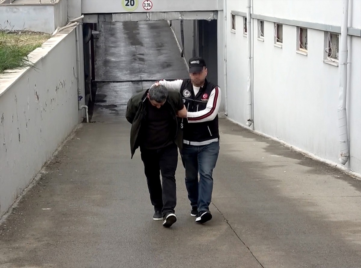 Adana'da kahve kutularına gizlenmiş 825 kilogram eroinin ele geçirildiği operasyonda gözaltına...