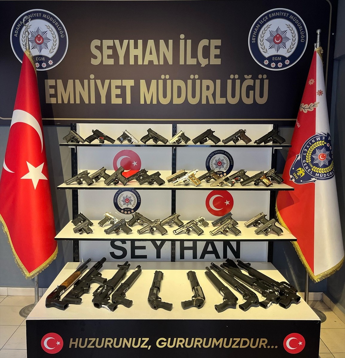 Adana'nın merkez Seyhan ilçesinde, polis ekiplerince düzenlenen operasyon ve denetimlerde 32 silah...