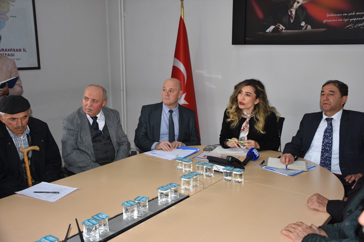 Afyonkarahisar Vali Yardımcısı Ali Uysal (sağda) ve İçişleri Bakanlığı Bakan Müşaviri Esma Ersin...