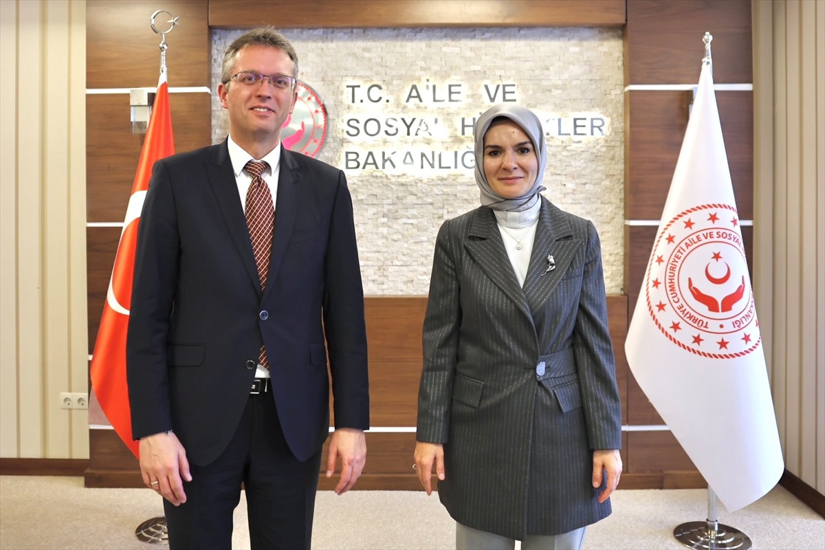 Aile ve Sosyal Hizmetler Bakanı Mahinur Özdemir Göktaş, Macaristan Kültür ve Yenilik Bakanı Balazs...