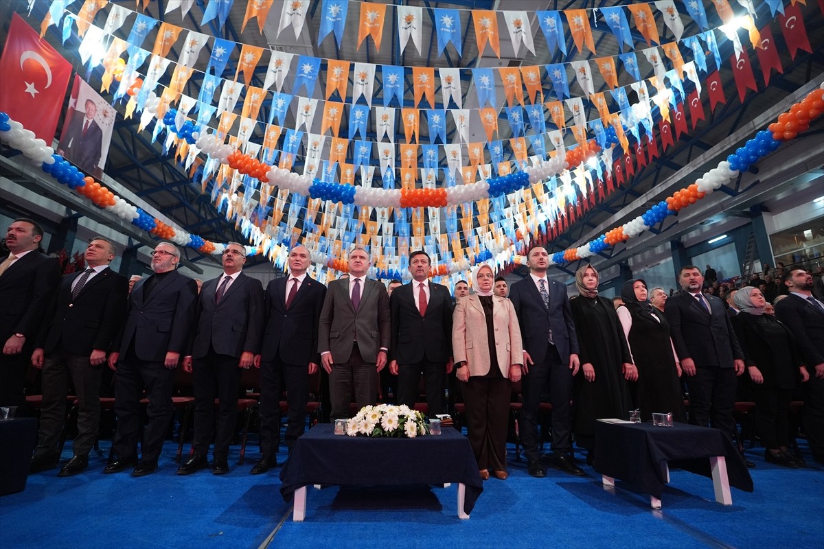 AK Parti Düzce 8. Olağan İl Kongresi, Bahçeşehir Spor Salonunda gerçekleştirildi. Kongreye Gençlik...