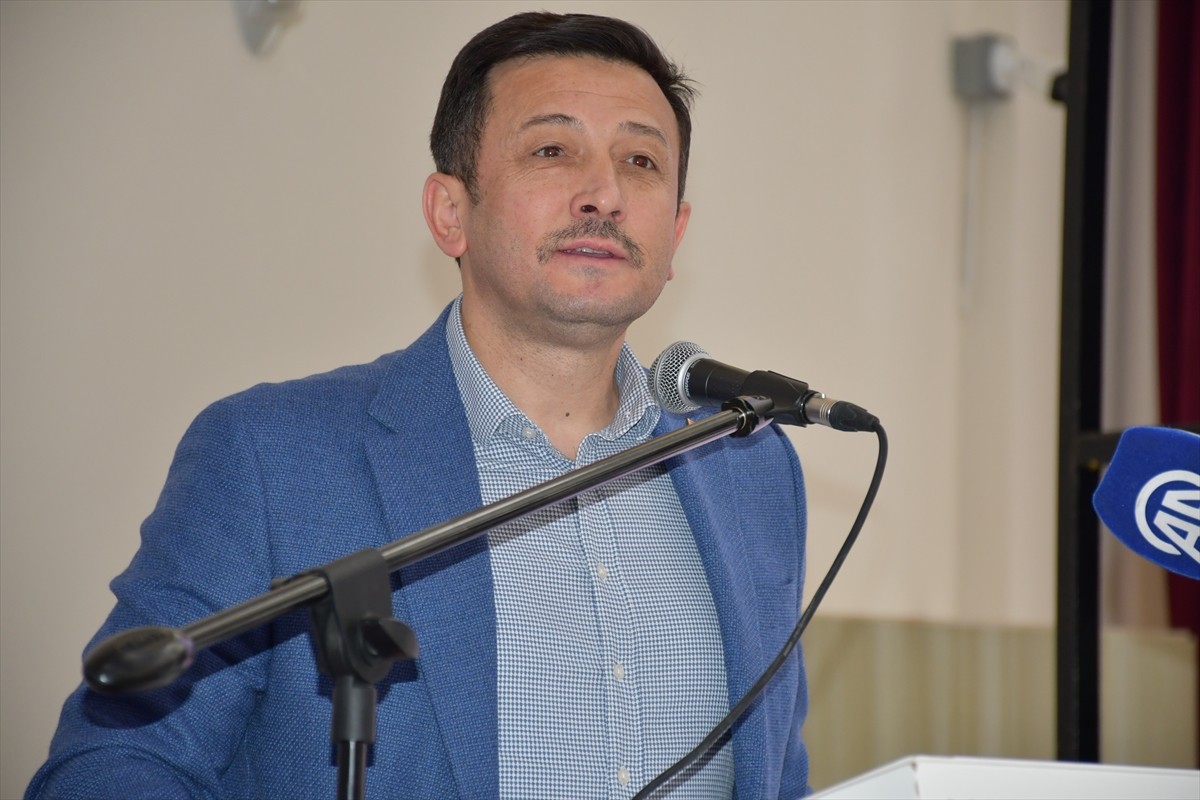 AK Parti Genel Başkan Yardımcısı Hamza Dağ, partisinin Şeyh Edebali Kültür ve Kongre Merkezi'ndeki...